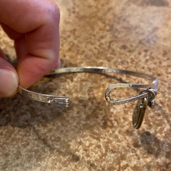 Brighton Art & Soul "Joy‎ to the World" Charm Silver Plated Bangle Bracelet - Picture 7 of 9